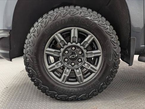 Used 2020 Chevrolet Silverado 1500 LT Trail Boss AWD/4WD image 32