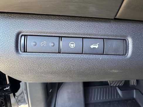 Used 2023 Nissan Pathfinder SL w/ Black Appearance Package image 19