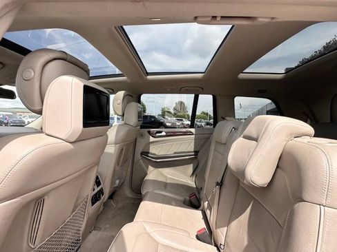 Used 2014 Mercedes-Benz GL 550 4MATIC image 35