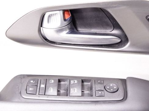 Used 2024 Chrysler Pacifica Touring-L image 25