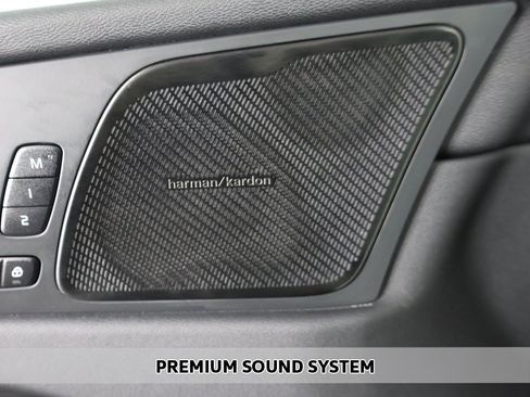 Used 2022 Volvo XC60 B6 Inscription w/ Climate Package image 4