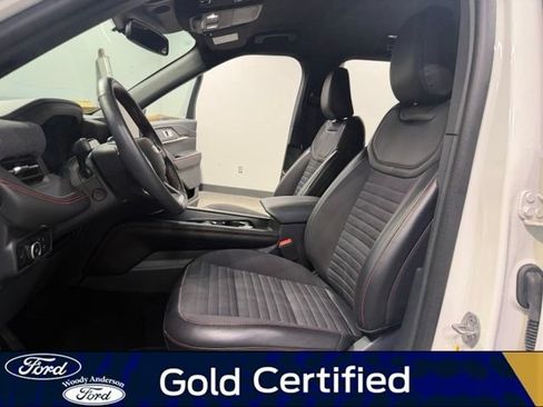 Certified 2025 Ford Explorer ST-Line w/ Premium Package AWD/4WD image 18