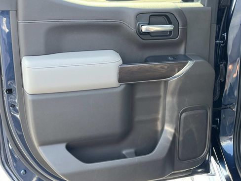 Used 2019 GMC Sierra 1500 SLT w/ SLT Premium Plus Package AWD/4WD image 16