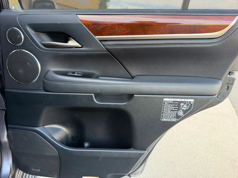 Used 2016 Lexus LX 570 4WD w/ Luxury Package image 18