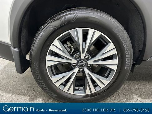 Used 2023 Nissan Rogue SV image 11