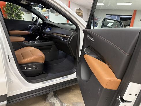 Used 2021 Cadillac XT4 Premium Luxury FWD image 36