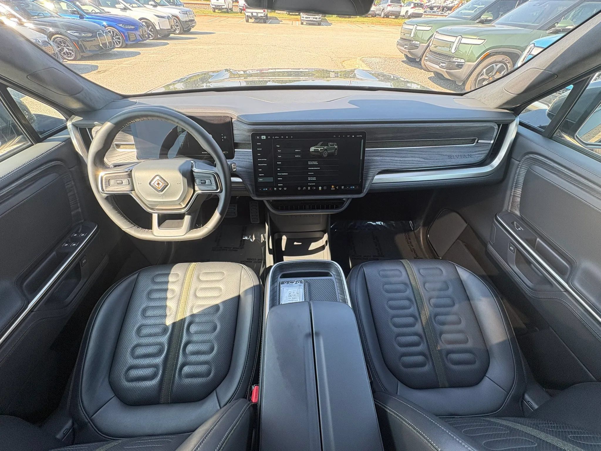 Used 2025 Rivian R1S Adventure Dual AWD/4WD image 16
