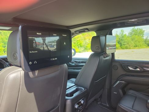 Used 2021 GMC Yukon XL Denali w/ Denali Premium Package AWD/4WD image 31