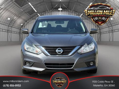 Used 2017 Nissan Altima 2.5 SL w/ Moonroof Package FWD image 5