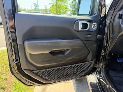 Used 2023 Jeep Gladiator Mojave w/ LED Lighting Group AWD/4WD image 33