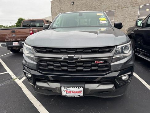 Used 2021 Chevrolet Colorado Z71 AWD/4WD image 2