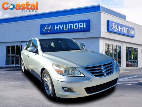Used 2011 Hyundai Genesis 3.8 image 1