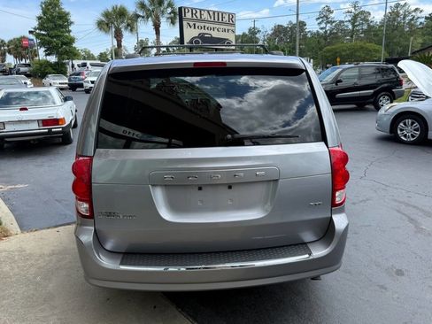 Used 2014 Dodge Grand Caravan SXT FWD image 4