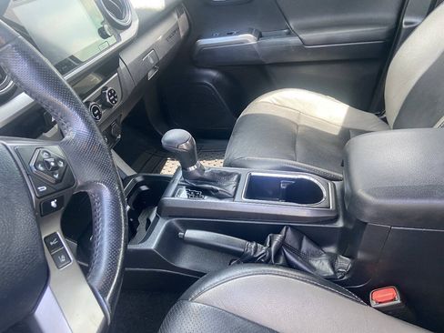 Used 2018 Toyota Tacoma TRD Off-Road RWD image 11