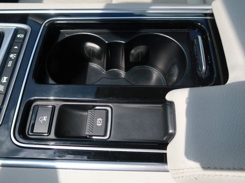 Used 2017 Jaguar XF Prestige image 30