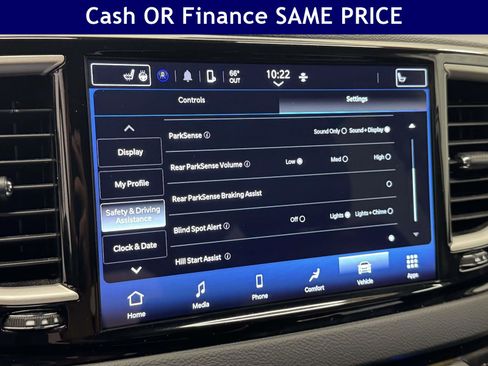 Used 2023 Chrysler Pacifica Touring-L FWD image 25