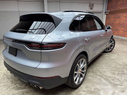 Used 2023 Porsche Cayenne S AWD/4WD image 5