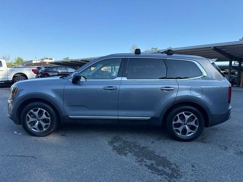 Used 2020 Kia Telluride EX w/ Towing Package FWD image 2