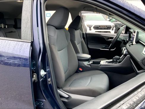 Used 2025 Toyota RAV4 XLE image 9