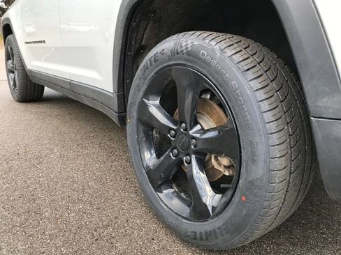 Used 2024 Jeep Grand Cherokee Limited w/ Black Appearance Package image 40