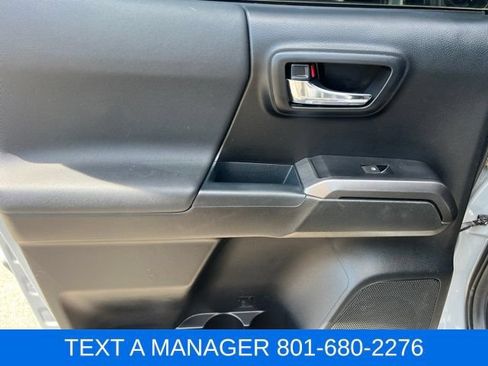 Used 2018 Toyota Tacoma TRD Sport AWD/4WD image 29