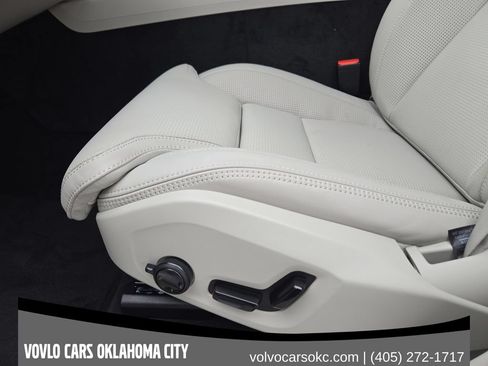 Used 2026 Volvo XC60 B5 Ultra w/ Protection Package Premier AWD/4WD image 24
