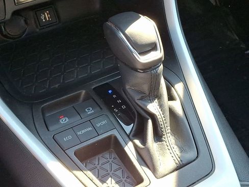 Used 2023 Toyota RAV4 XLE Premium image 16