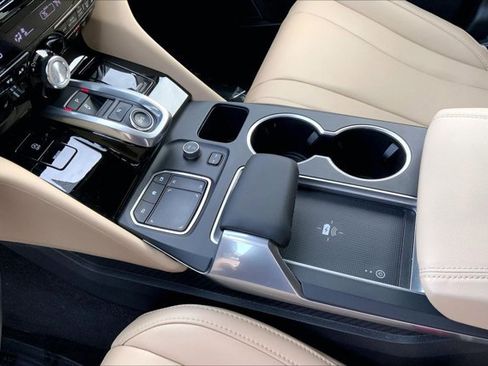 Used 2023 Acura MDX SH-AWD image 17