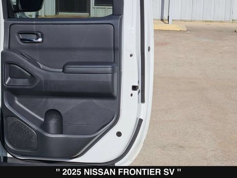 Used 2025 Nissan Frontier SV RWD image 27