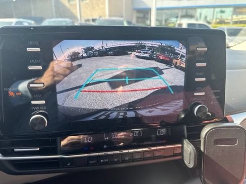 Used 2021 Toyota Sienna XLE FWD image 8