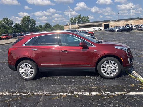 Used 2017 Cadillac XT5 Premium Luxury FWD image 3