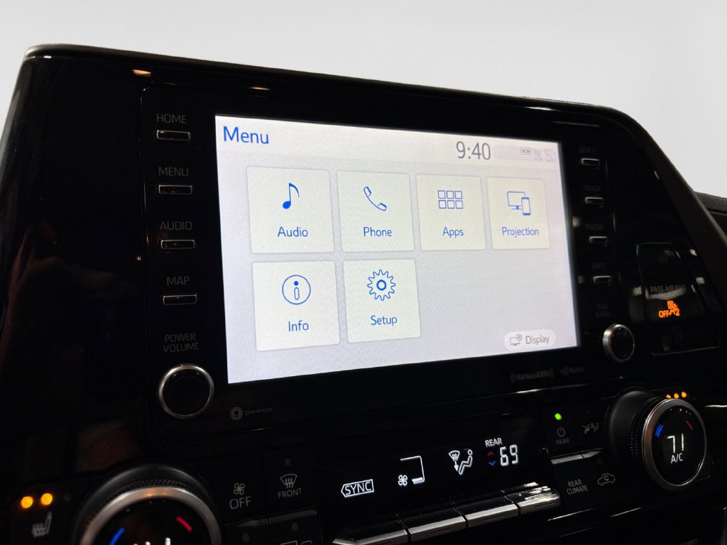 Used 2021 Toyota Highlander XLE FWD image 23
