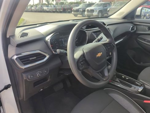 Used 2023 Chevrolet TrailBlazer LT FWD image 11