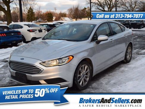Used 2017 Ford Fusion SE image 1