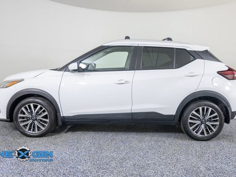 Used 2023 Nissan Kicks SV w/ Exterior Package FWD image 4