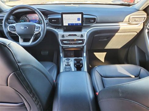 Certified 2022 Ford Explorer XLT w/ Equipment Group 202A image 7