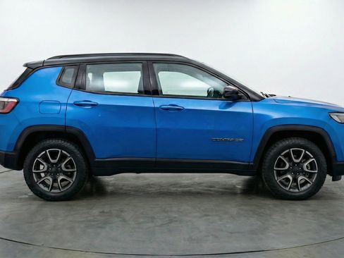 Used 2025 Jeep Compass Trailhawk AWD/4WD image 11