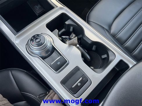 Certified 2024 Ford Edge SEL image 11