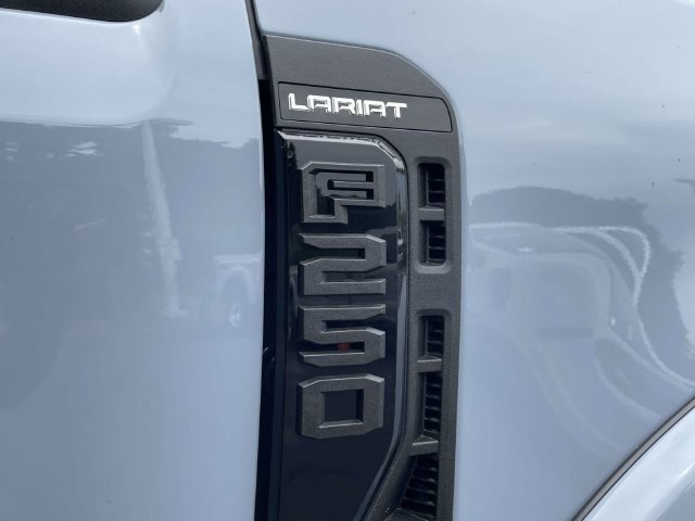 New 2026 Ford F250 Lariat w/ Black Appearance Package AWD/4WD image 38