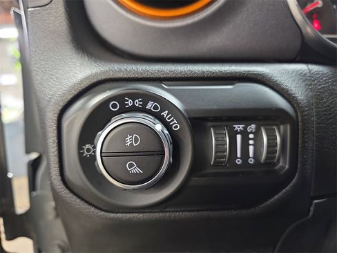 Used 2021 Jeep Gladiator Mojave w/ Uconnect 4C Nav & Sound Group image 25