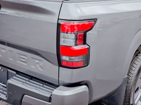 Used 2025 Nissan Frontier SV w/ SV Convenience Package RWD image 24