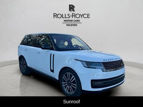 Used 2023 Land Rover Range Rover SE image 3