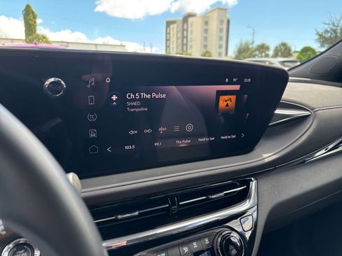 Used 2025 Buick Envista Sport Touring image 21