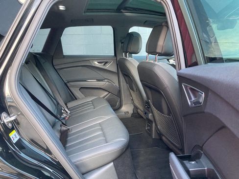 Used 2023 Audi Q4 e-tron Premium w/ Convenience Package image 10