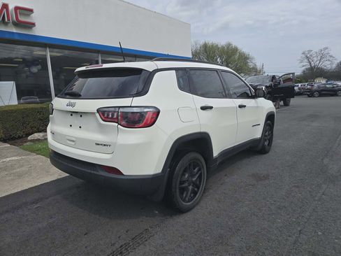 Used 2018 Jeep Compass Sport image 3