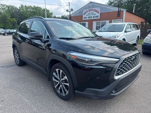 Used 2022 Toyota Corolla Cross XLE w/ Convenience Package AWD/4WD image 3