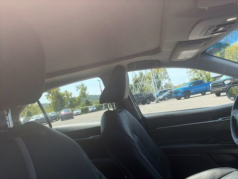 Used 2018 Toyota Camry XSE FWD image 18