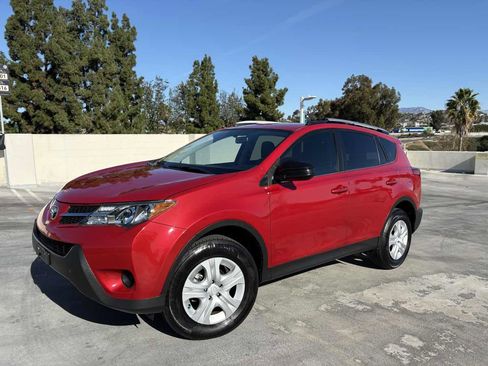 Used 2013 Toyota RAV4 LE image 2