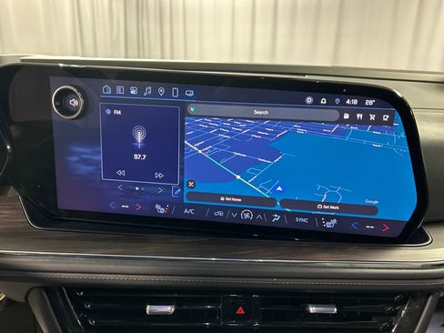 Used 2025 Chevrolet Suburban Z71 image 17