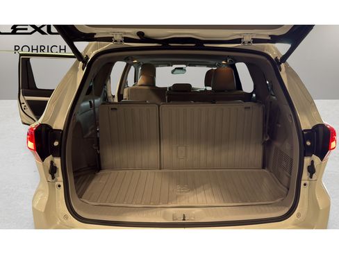 Used 2019 Toyota Highlander XLE AWD/4WD image 19